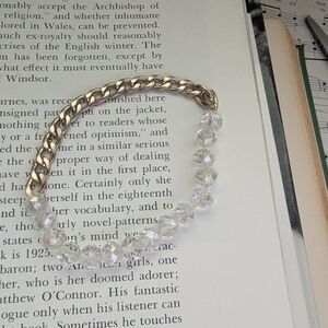 Elegant Gold and Crystal Bracelet